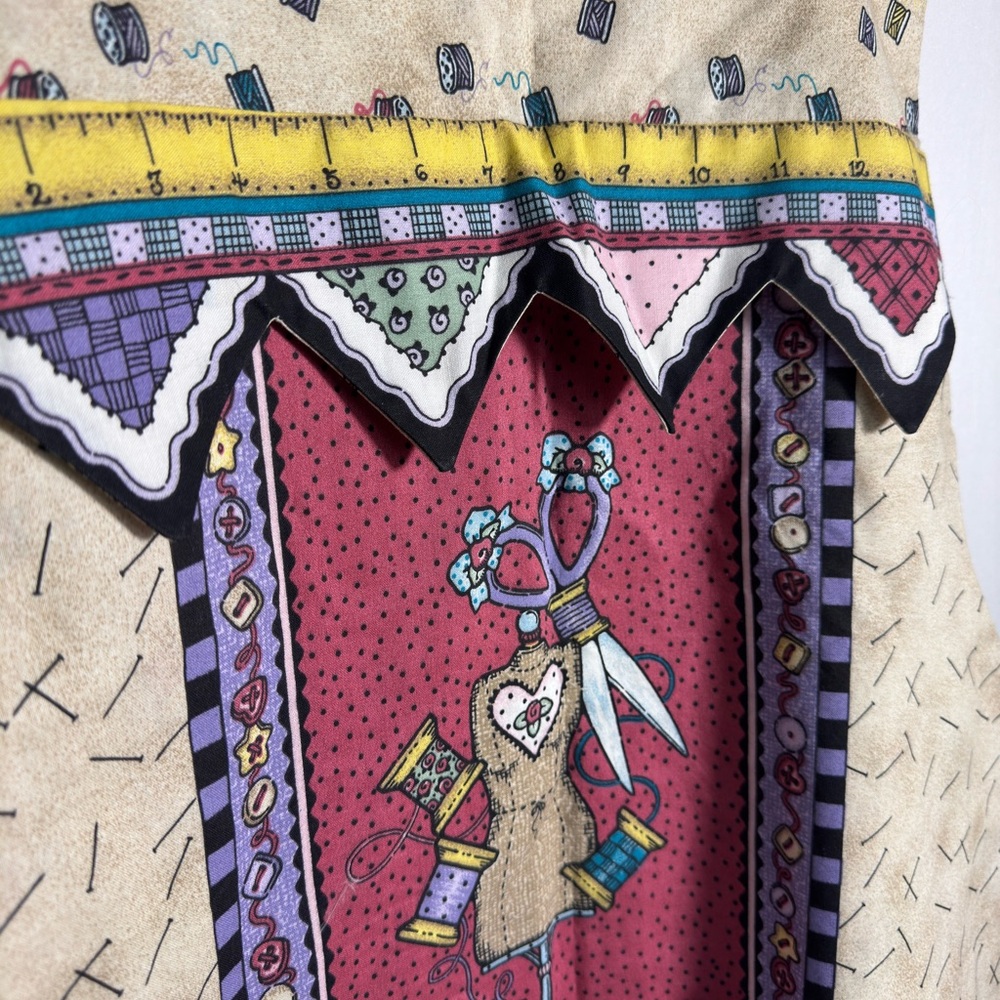 Vintage Artistic Vest with Heart and Scissors Motif Large - Picture 6 of 9